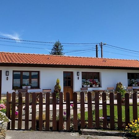 Apartamentos Rurales Knicasia Quintueles Exteriör bild